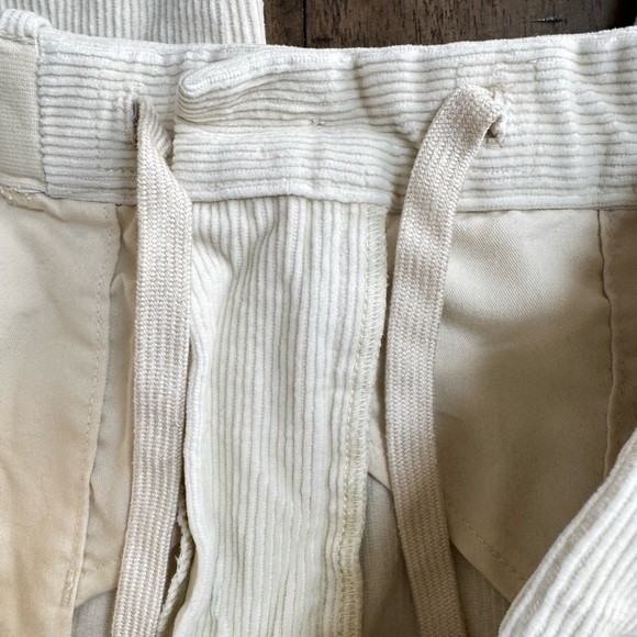 Uniqlo Women's Cream Capris - Picture 11 of 12